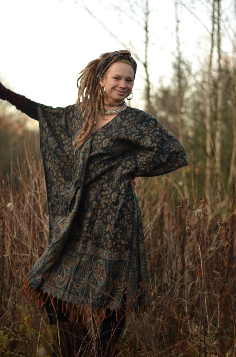 poncho-jacke-blau-gebluemt
