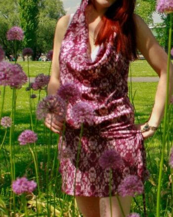 kleid-gemustert-gebluemt-berry