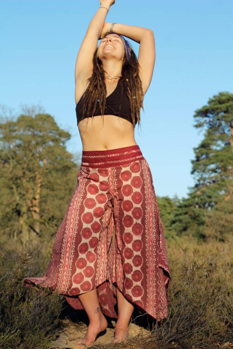 hippie-kleidung-fair-produziert-hose-rot