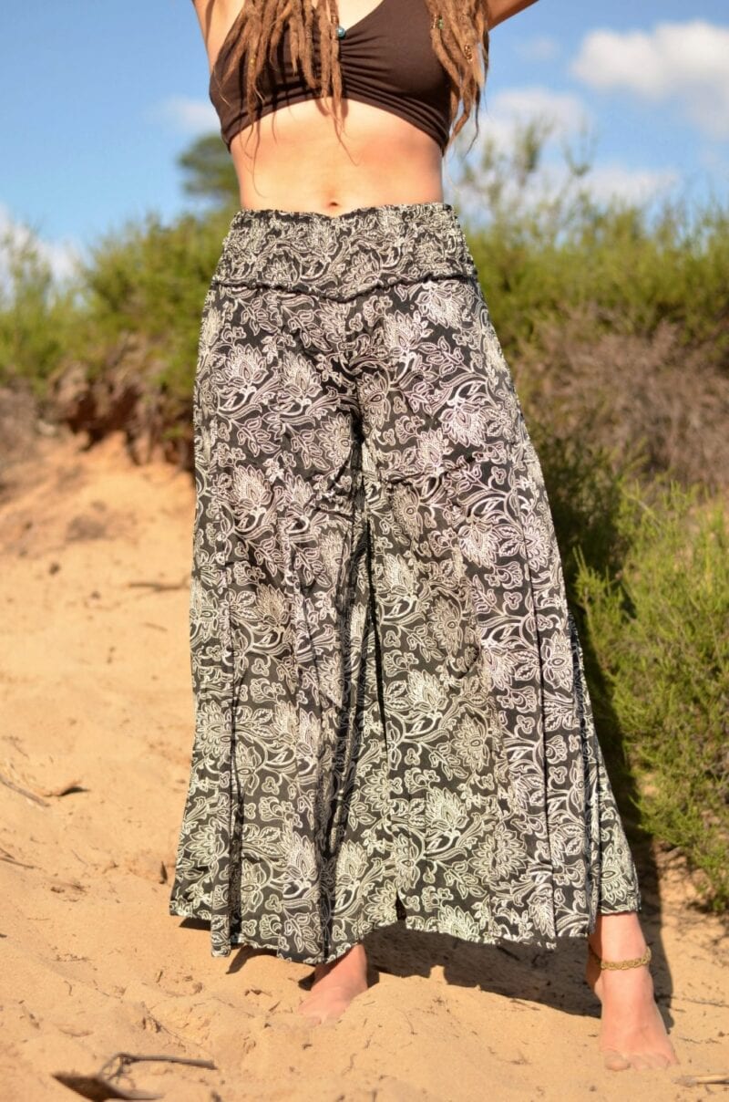 hose-hippie-style-boho-gebluemt-ibiza
