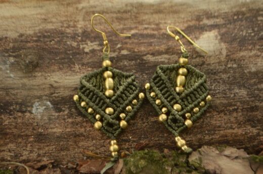 ohrringe-hippie-makrame-boho-olive-gruen-messing