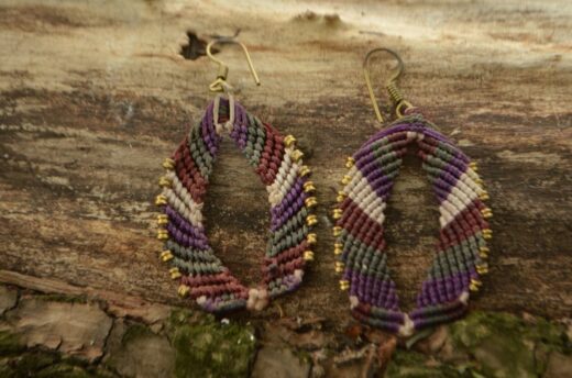 ohrringe-makrame-bunt-hippie-lila-ethno-kreis