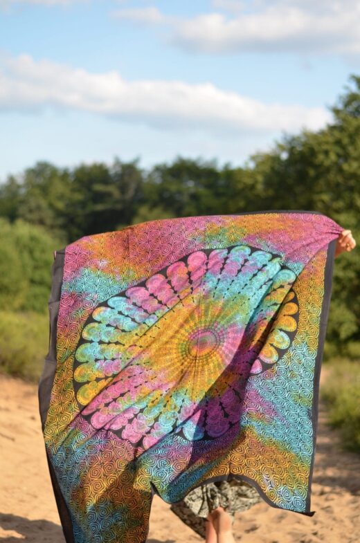 wandtuch-mandala-bunt-regenbogen