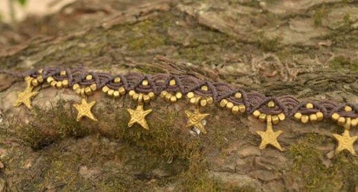 fusskettchen-makrame-lila-symbole-meer