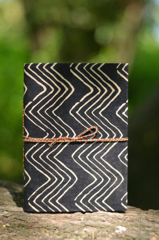 notizheft-handmade-gemustert-schwarze-streifen
