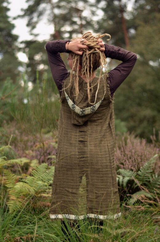 hippie-weste-natural-chrochet-kapuze-olive