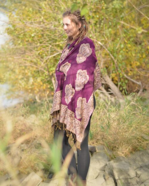 paisley-tuch-schal-stola-poncho-lila