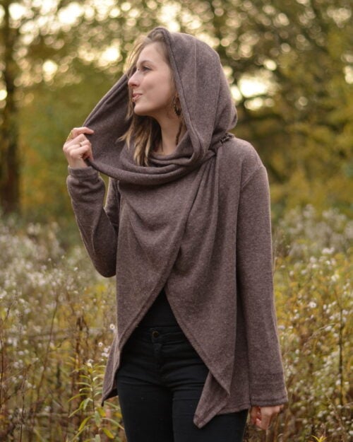 poncho-jacke-kapuze-grosser-kragen
