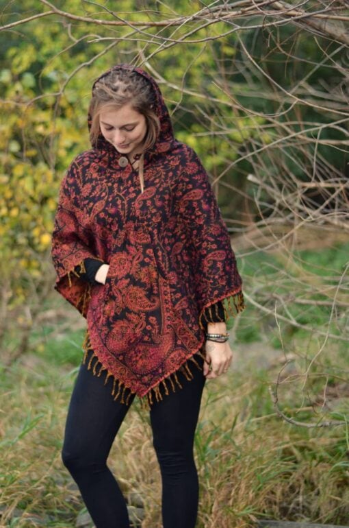 poncho-yak-mit-kapuze-winter
