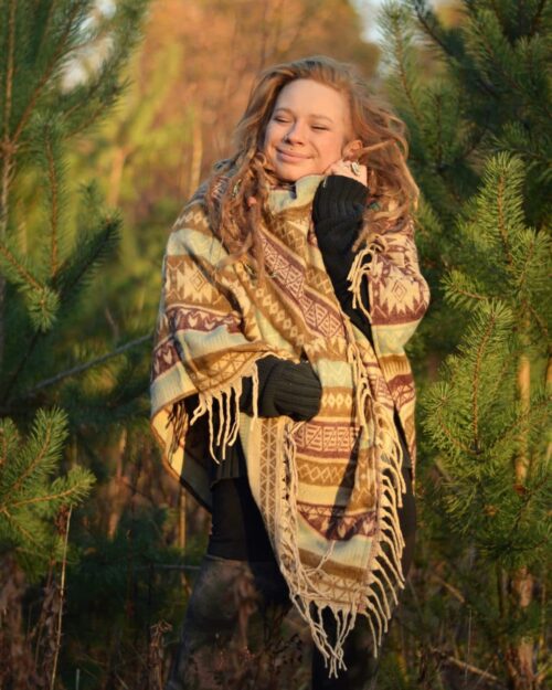 poncho-mit-hoodie-beige