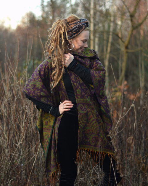 poncho-yak-schal-mit-kapuze