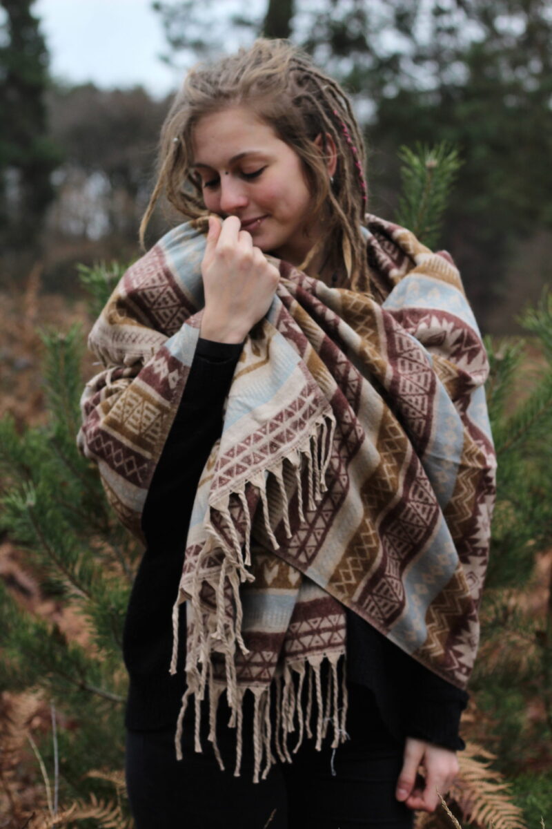 schal-riesen-xxl-poncho-tuch-beige