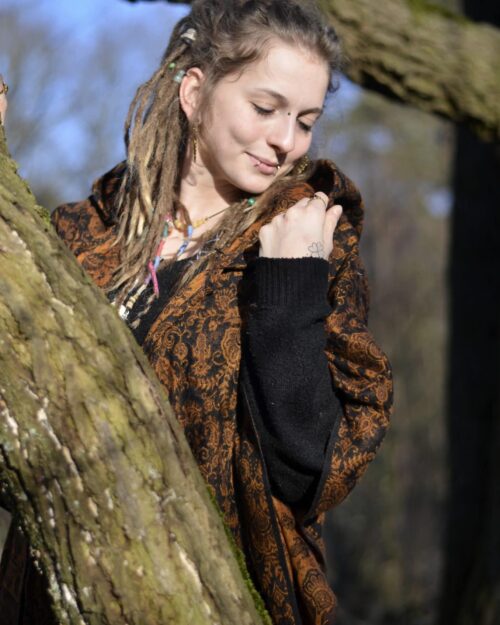 yak-cardigan-paisley-blumen-muster-kapuze