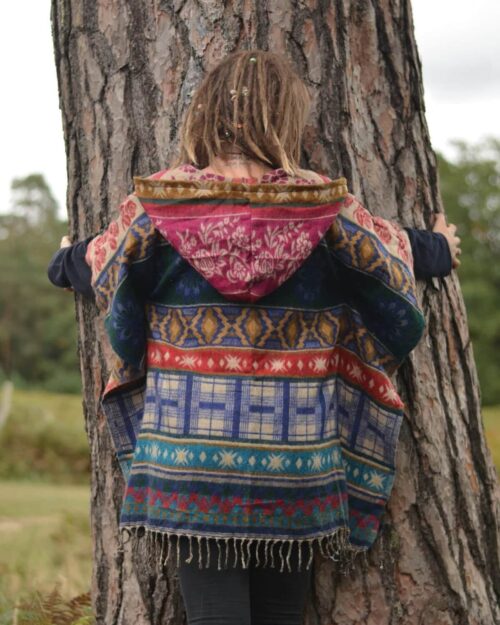yak-schal-poncho-mit-kapuze