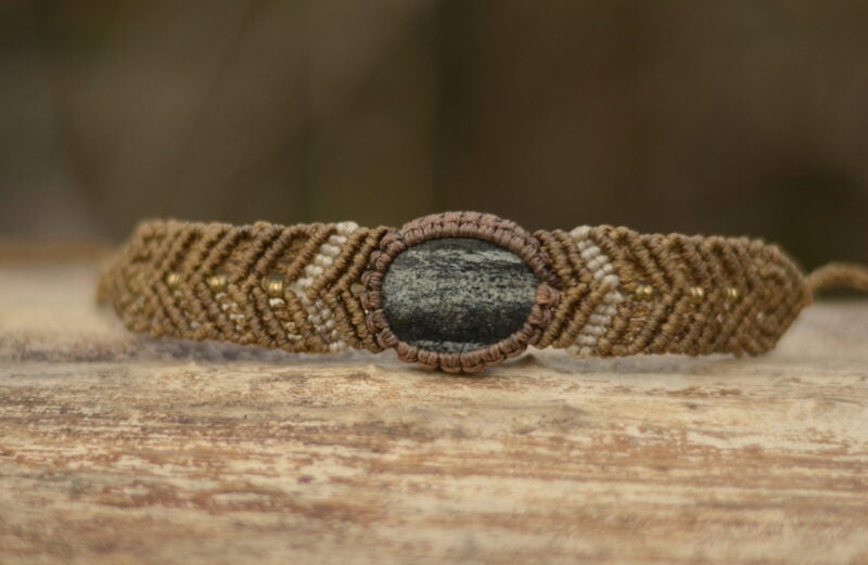 armband-edelstein-makramee-schmuck-erdfarben
