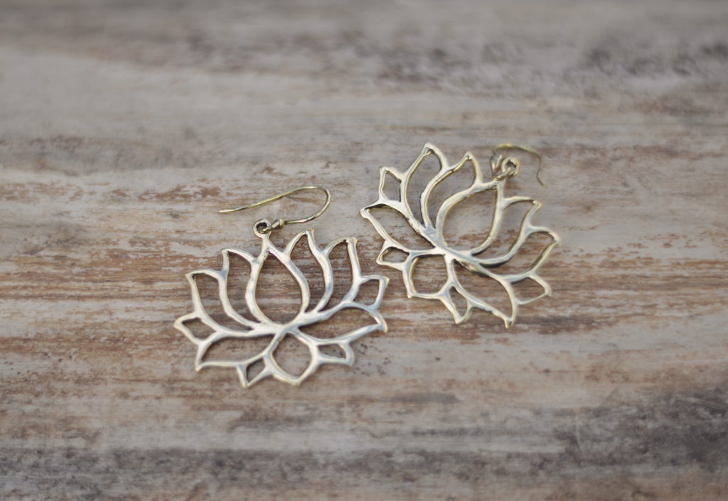 ohrringe-lotus-messing-schmuck