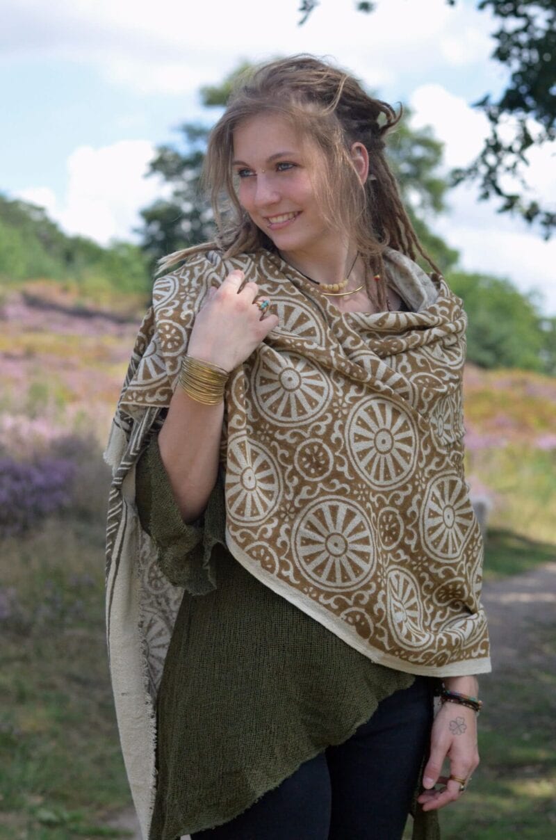 schal-fairtrade-paisley-spirale-poncho