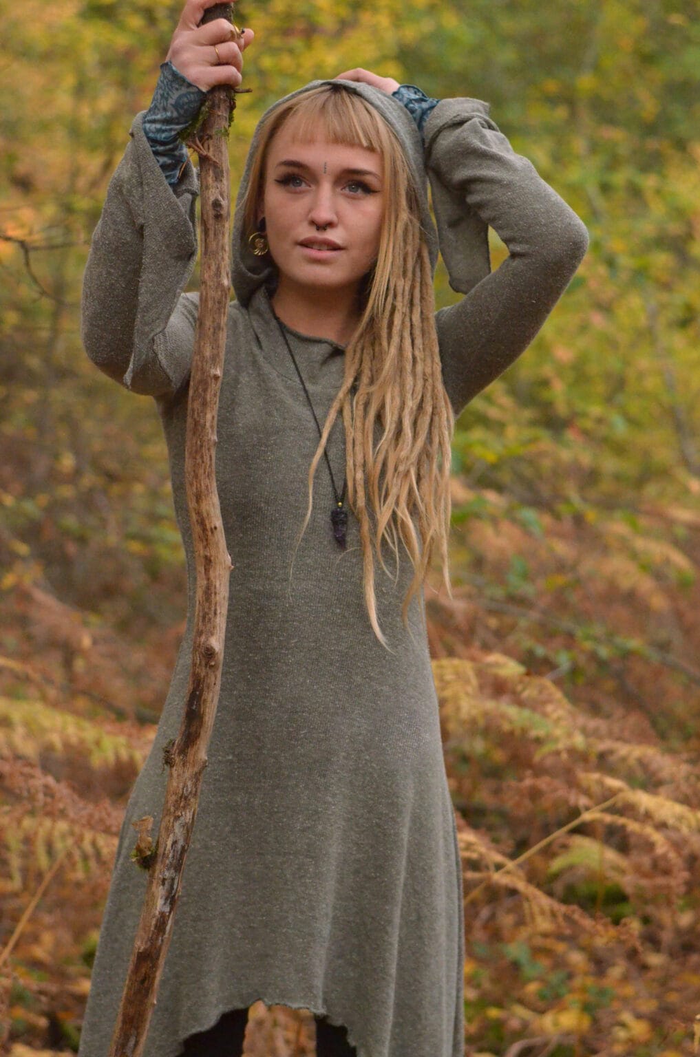 kleid-mit-kapuze-alternativ-hippie