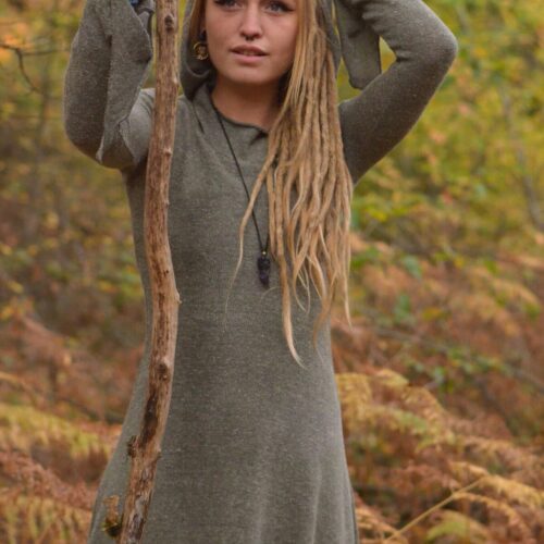 kleid-mit-kapuze-alternativ-hippie