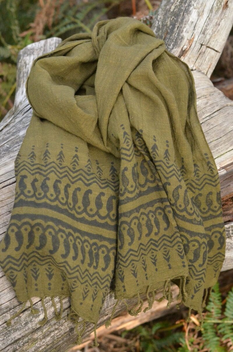 schal-boho-chic-erdfarben-handmade