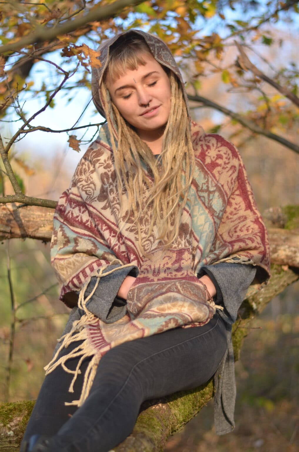 poncho-mit-kapuze-erdfarben-hippie-kleidung-winter