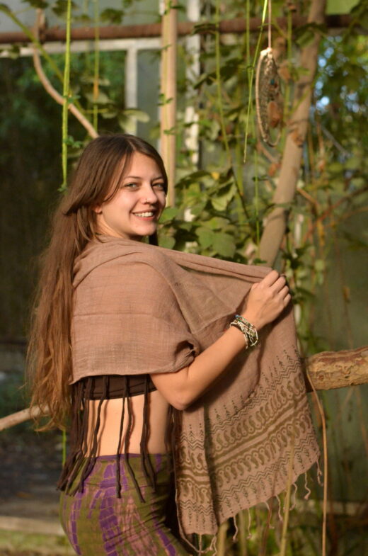 tuch-handmade-erd-toene-beige