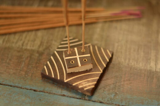 raeucherstaebchen-halter-holz-yoga-style