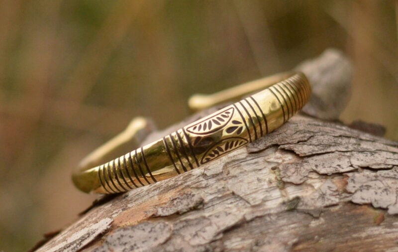 messing-armreif-hippie-schmuck-goldfarben