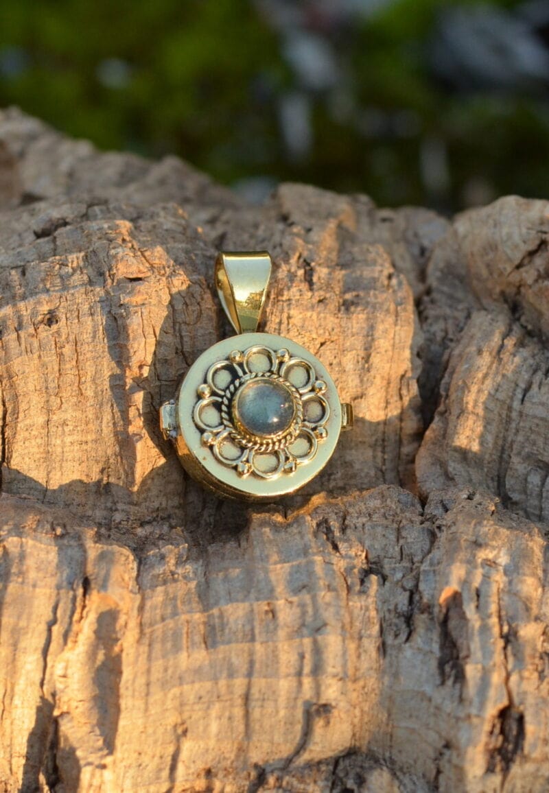 amulett-kette-messing-schmuck