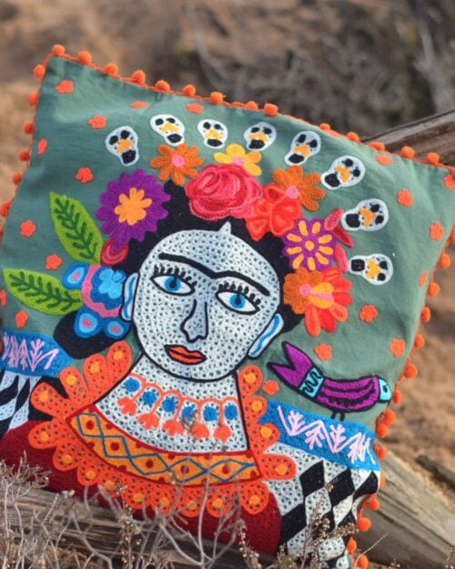 frida-kalho-kissen-bestickt-handmade