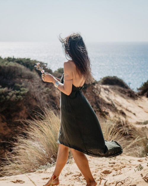 natural-style-rueckenfreies-kleid-hippie-gruen