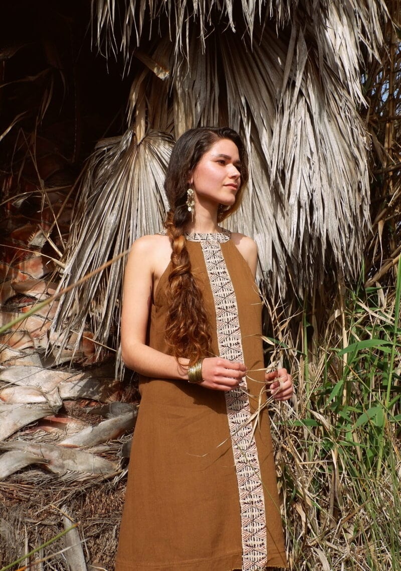 tribal-kleid-erdfarben-natuerliche-erdfarben