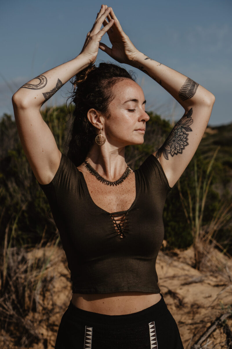 bauchfreies-top-gruen-yoginistyle