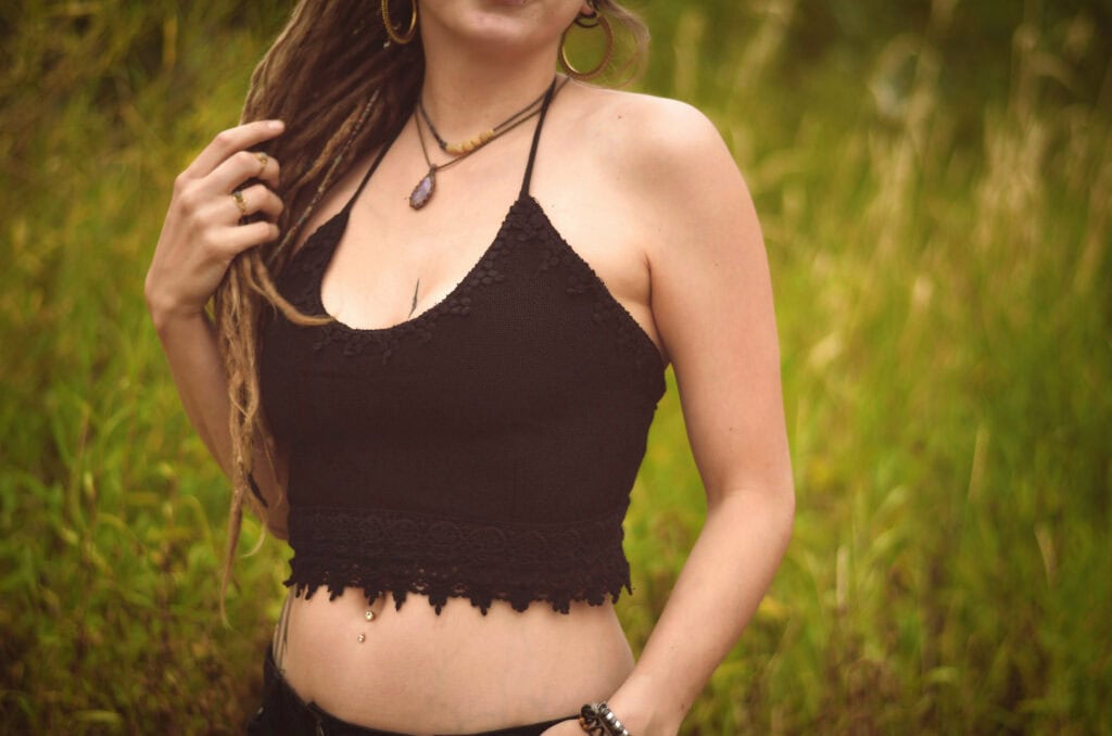 chrochet-crop-top-bauchfrei-schwarz