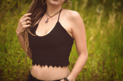 chrochet-crop-top-bauchfrei-schwarz