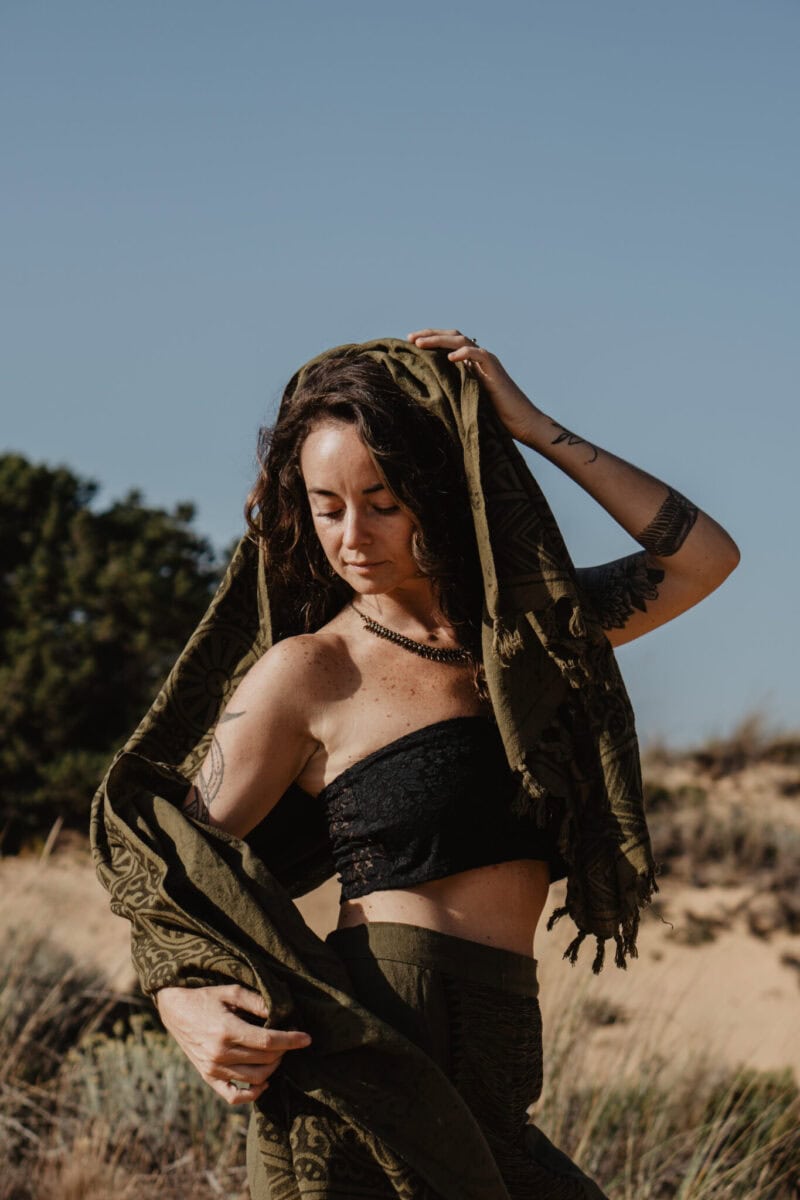 tribal-muster-schal-olivegruen