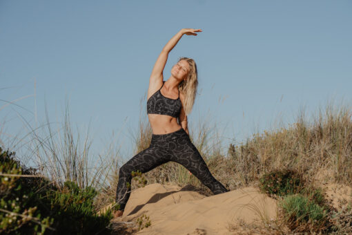 fairtrade-yoga-kleidung-schwarz