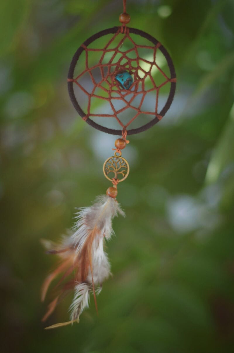 traumfaenger-yoga-dekoration-federschmuck