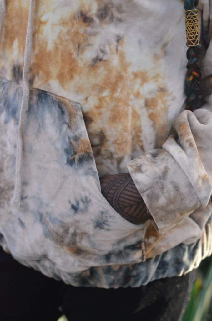 batik-pullover-earthy-natuerliche-farben