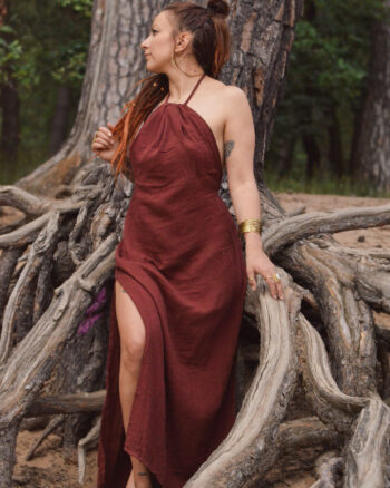 neckholder-kleid-mit-schlitz-rot