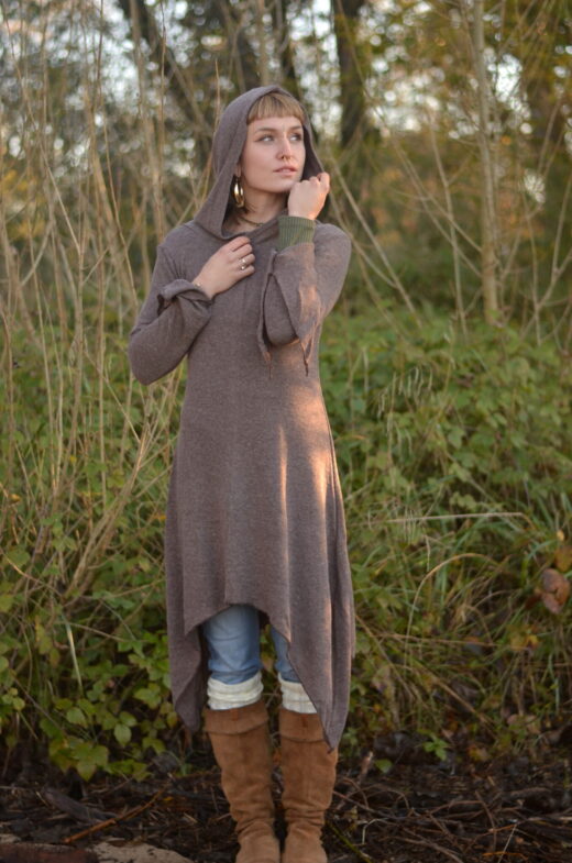 winter-kleid-mit-kapuze-elfe