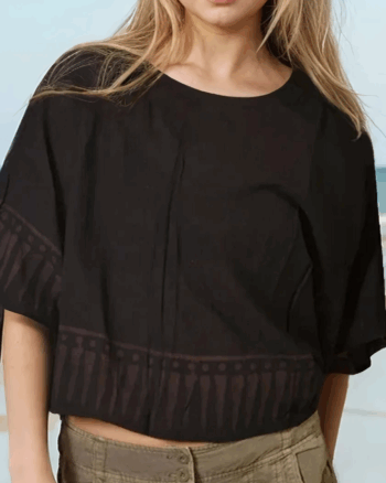 boho-chic-tunika-schwarz-gemustert