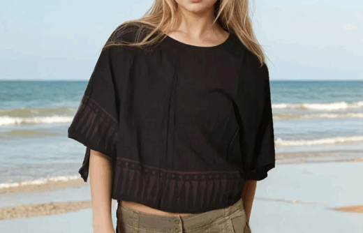 boho-chic-tunika-schwarz-gemustert
