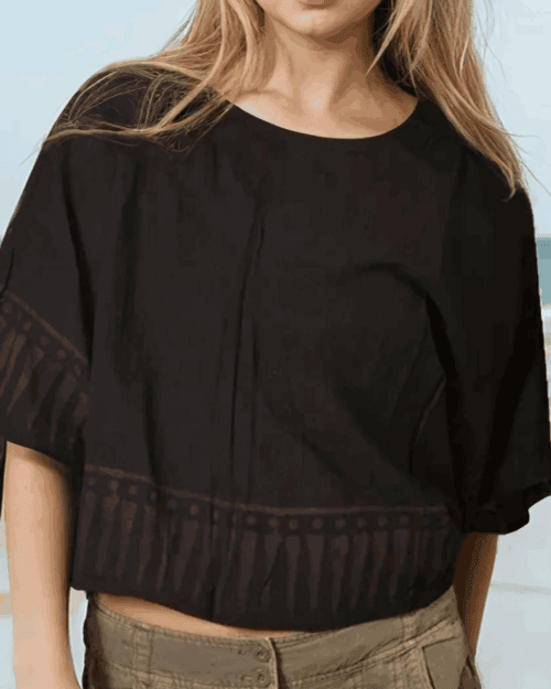 boho-chic-tunika-schwarz-gemustert