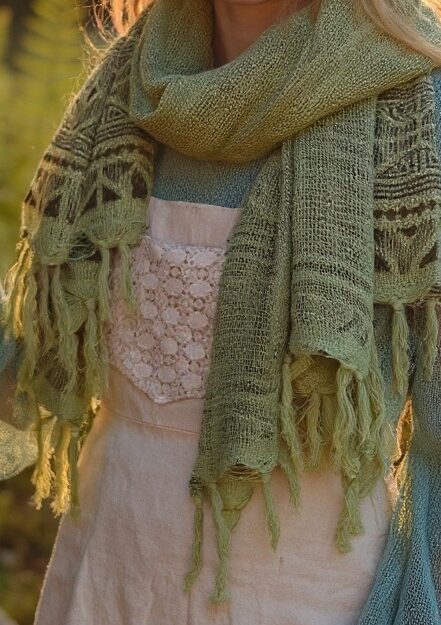 natuerlicher-look-schal-poncho