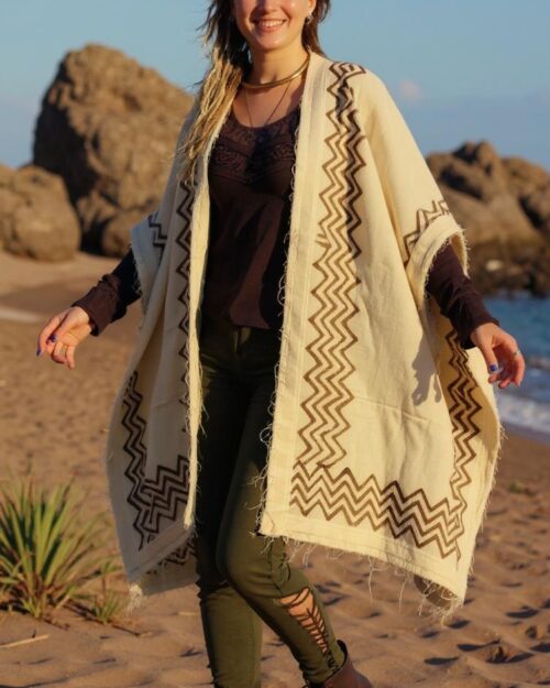 poncho-natuerlicher-look-weiss-ethno