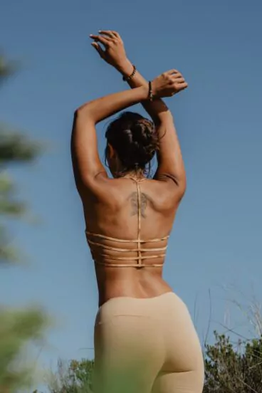 batik-yoga-top-racer-back-beige
