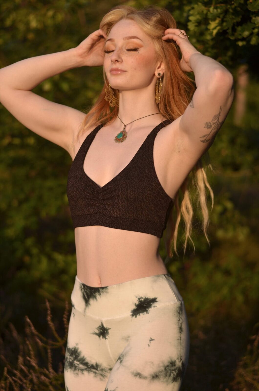 fair-yoga-wear-grunge-style-schwarz