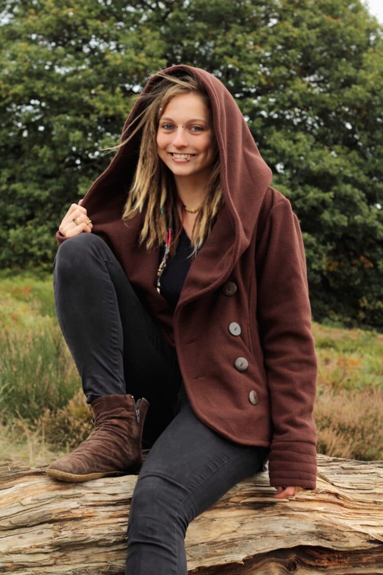fleece-jacke-mit-kapuze-fair-produzierte-hippie-kleidung