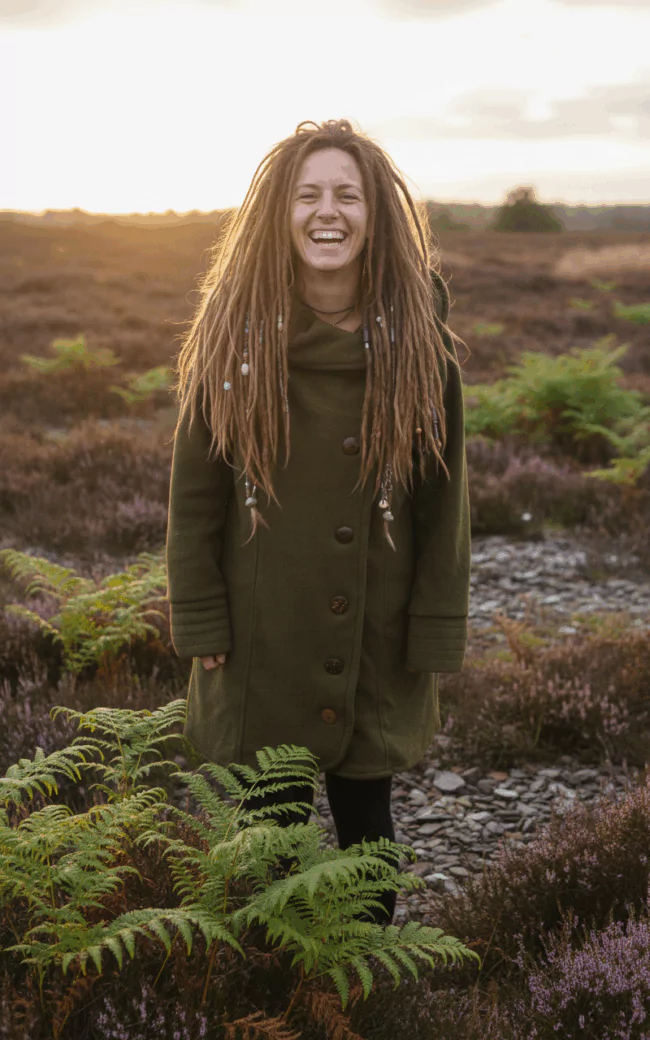 fleece-mantel-mit-hoodie